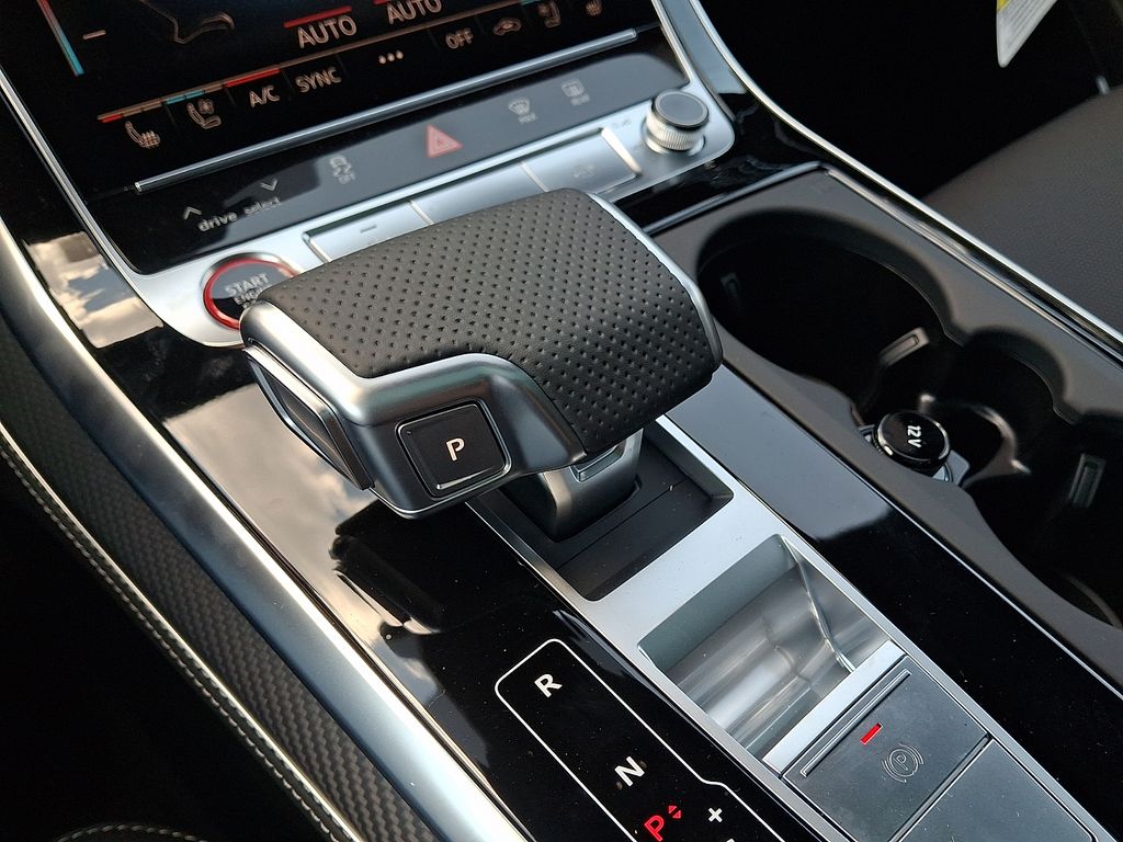 Thumbnail: 2026 Audi SQ8 - 12