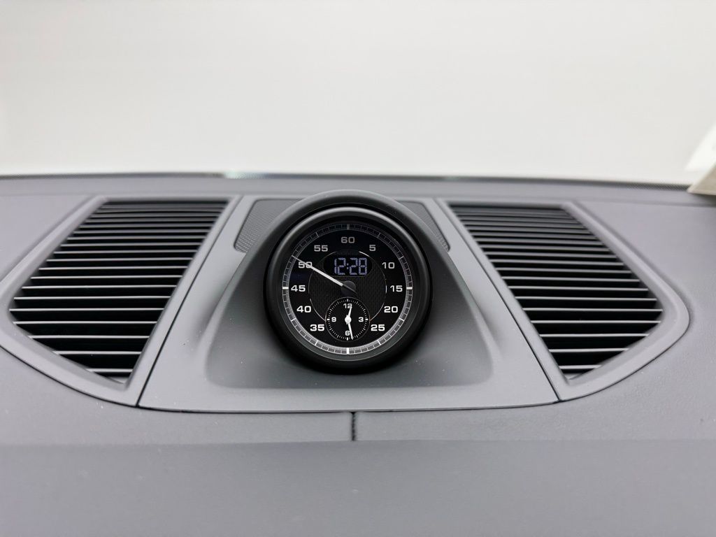 Thumbnail: 2026 Porsche Macan - 19