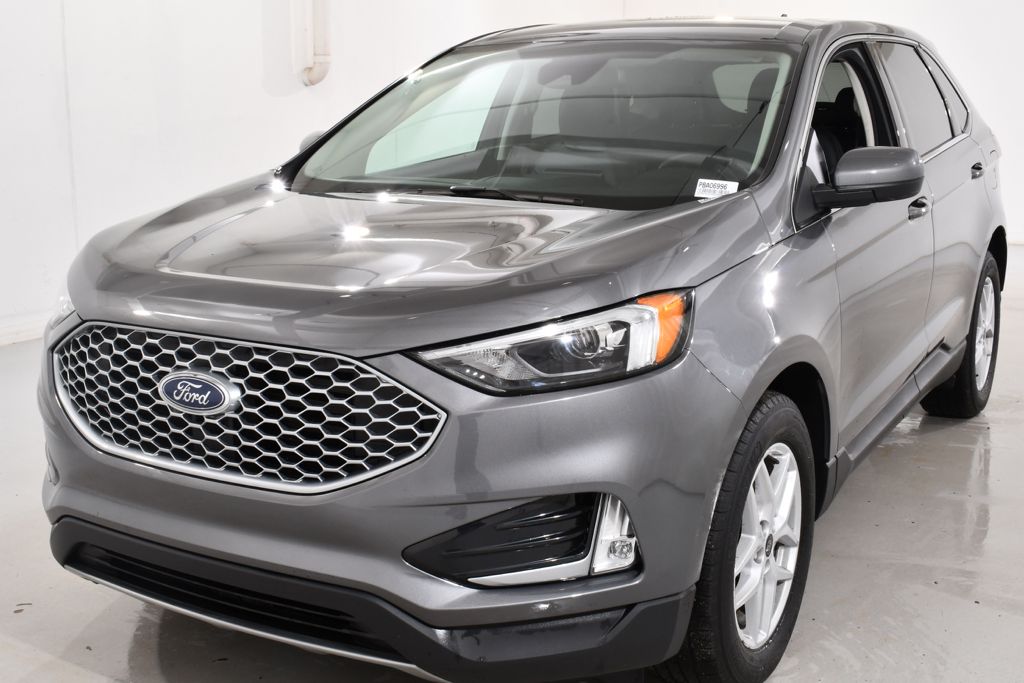 Used 2023 Gray Ford SEL image 2