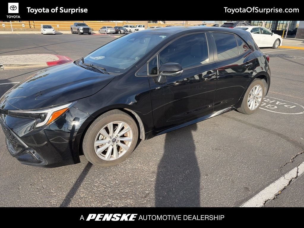 2024 Toyota Corolla Hatchback SE's photo