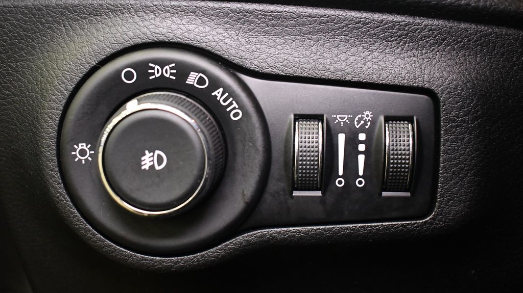 Thumbnail: 2018 Jeep Compass - 21