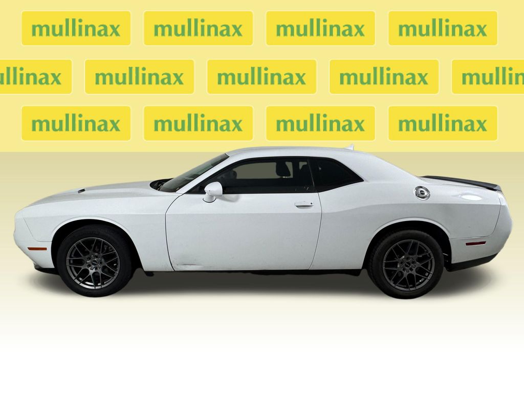 Used 2016 White Dodge SXT image 12