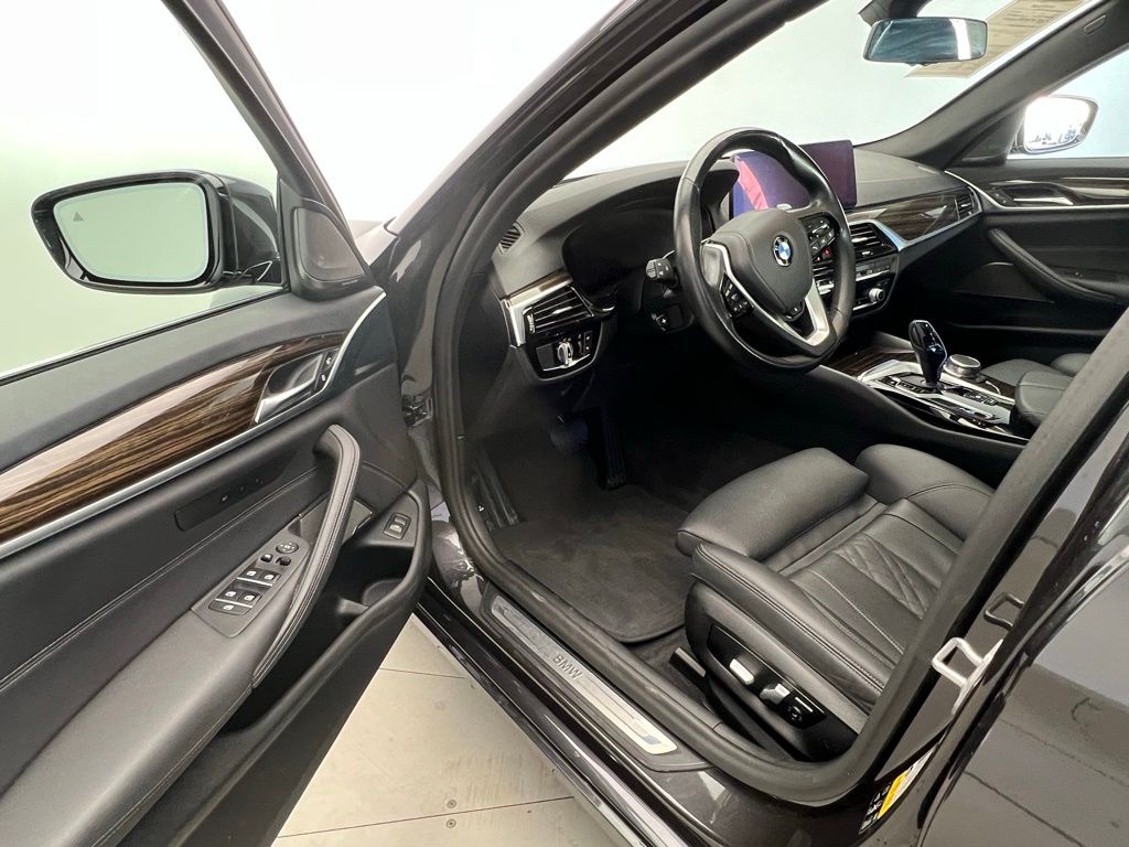 Thumbnail: 2021 BMW 5 Series - 22