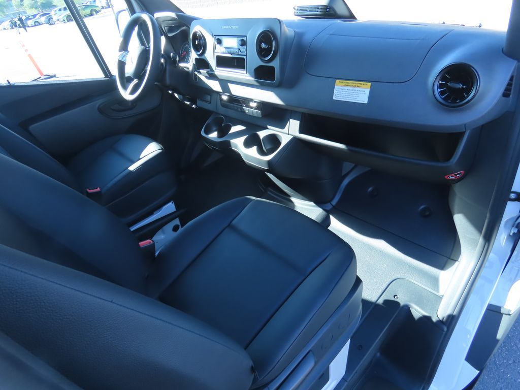 Thumbnail: 2025 Mercedes-Benz Sprinter - 18