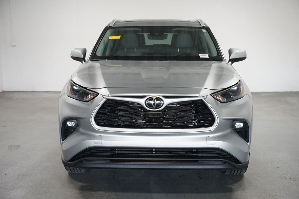 Thumbnail: 2023 Toyota Highlander - 2