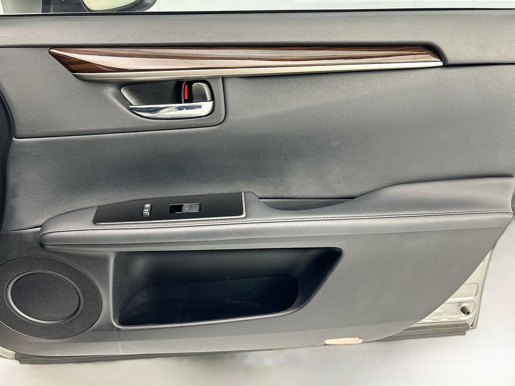 Thumbnail: 2017 Lexus ES - 24