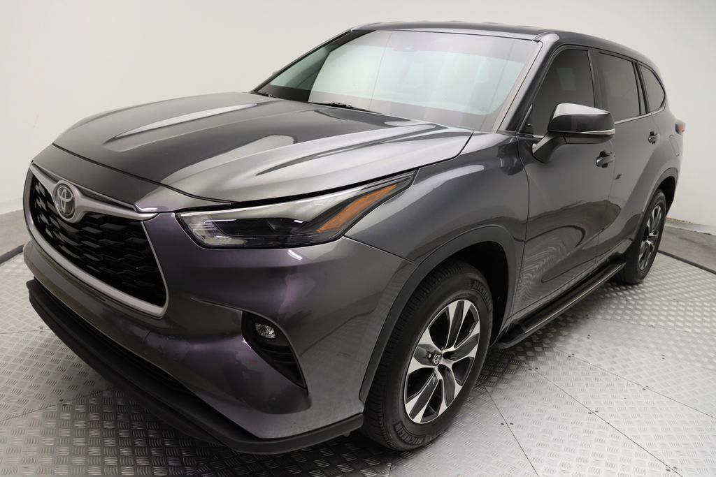 Thumbnail: 2023 Toyota Highlander - 2