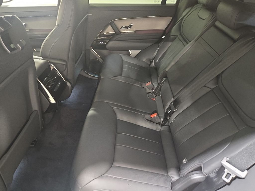 New 2026 Black Land Rover Dynamic SE image 20