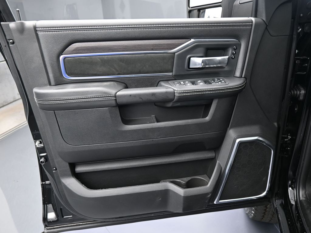 New 2026 Diamond Black Crystal Pearlcoat Ram Laramie image 13