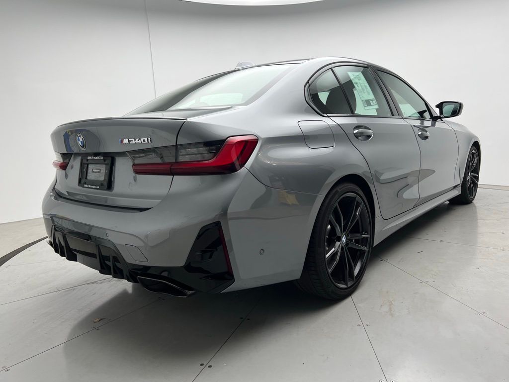 Thumbnail: 2023 BMW 3 Series - 3