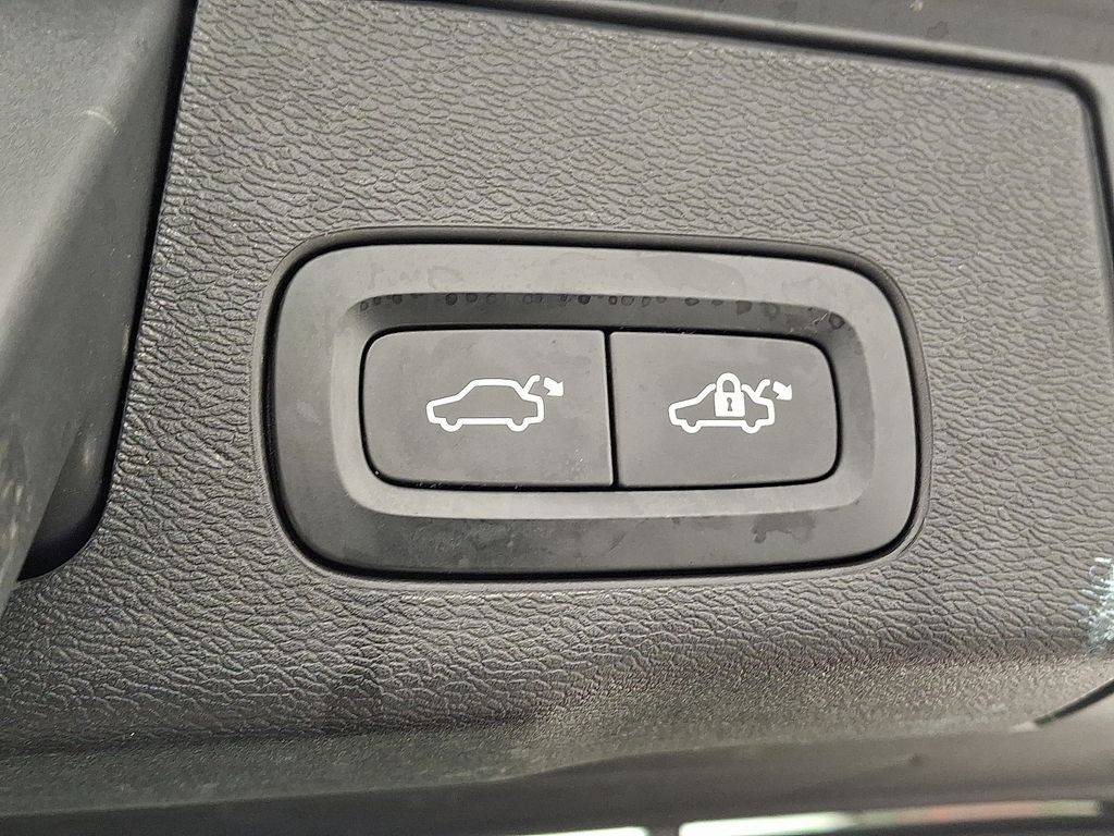 Thumbnail: 2018 Volvo XC60 - 29