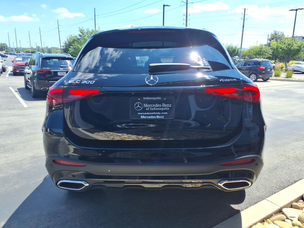 New 2026 Black Mercedes-Benz GLC 300 image 5