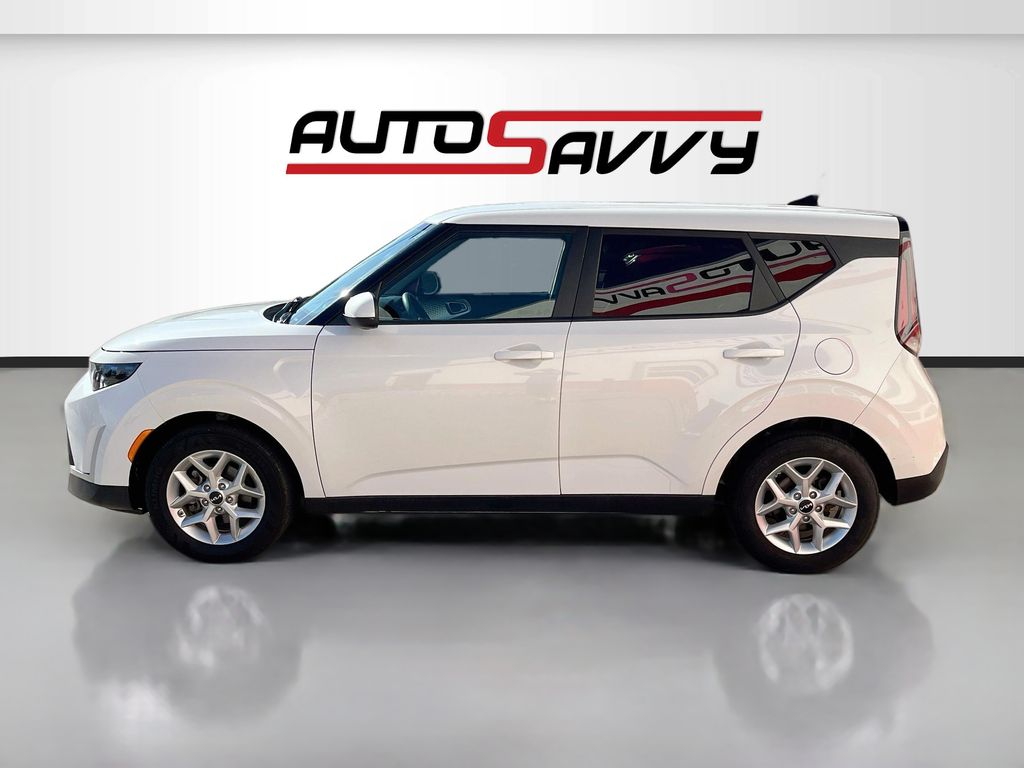 Used 2024 White Kia LX image 4