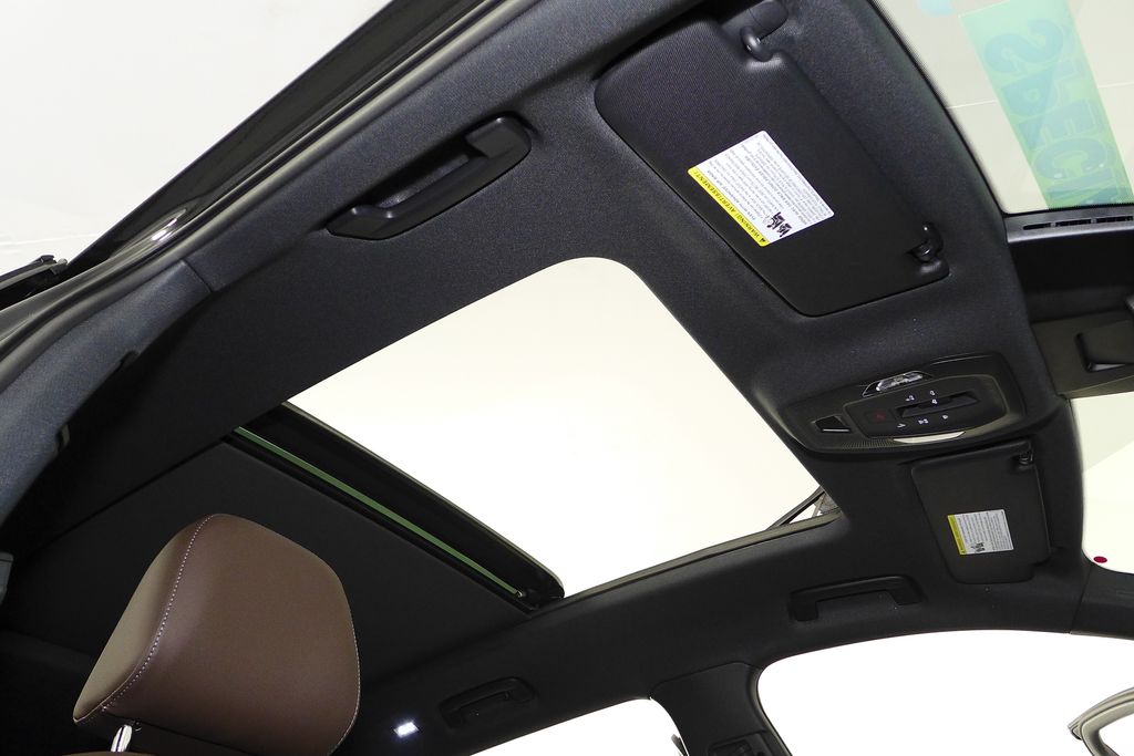 Thumbnail: 2025 Audi Q6 e-tron - 18