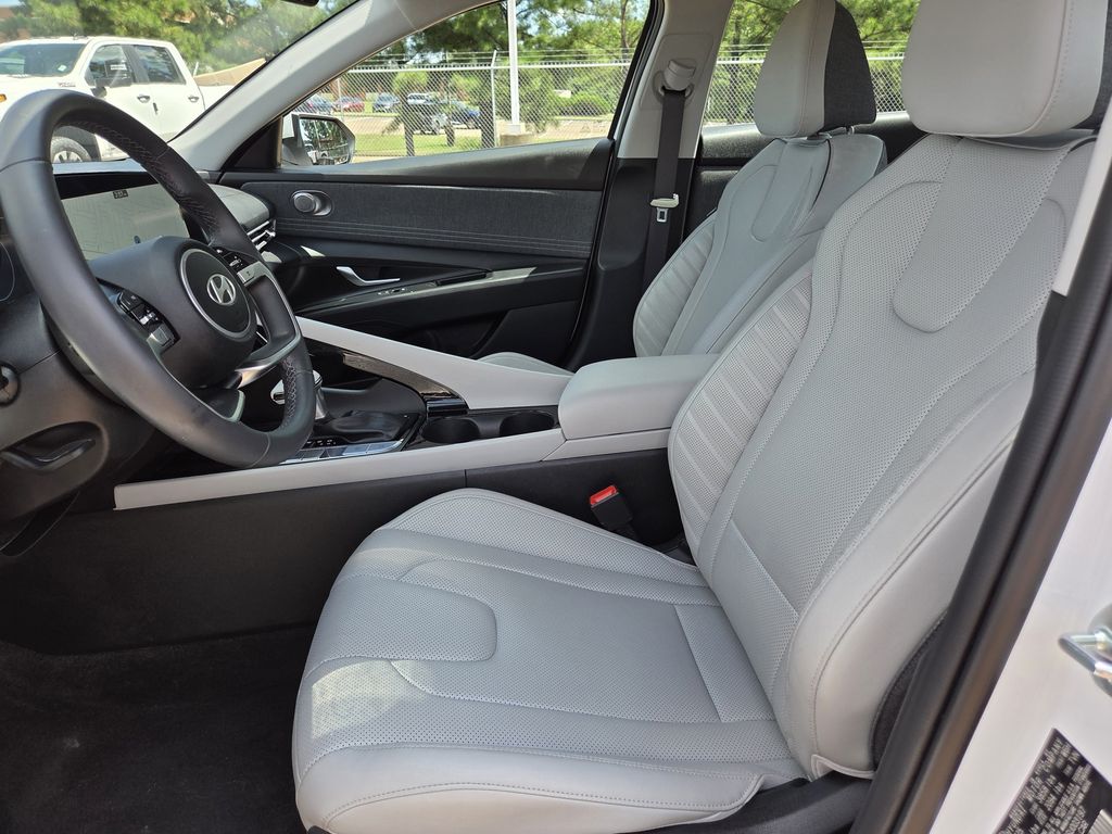 Used 2025 Hyundai Elantra Sedan