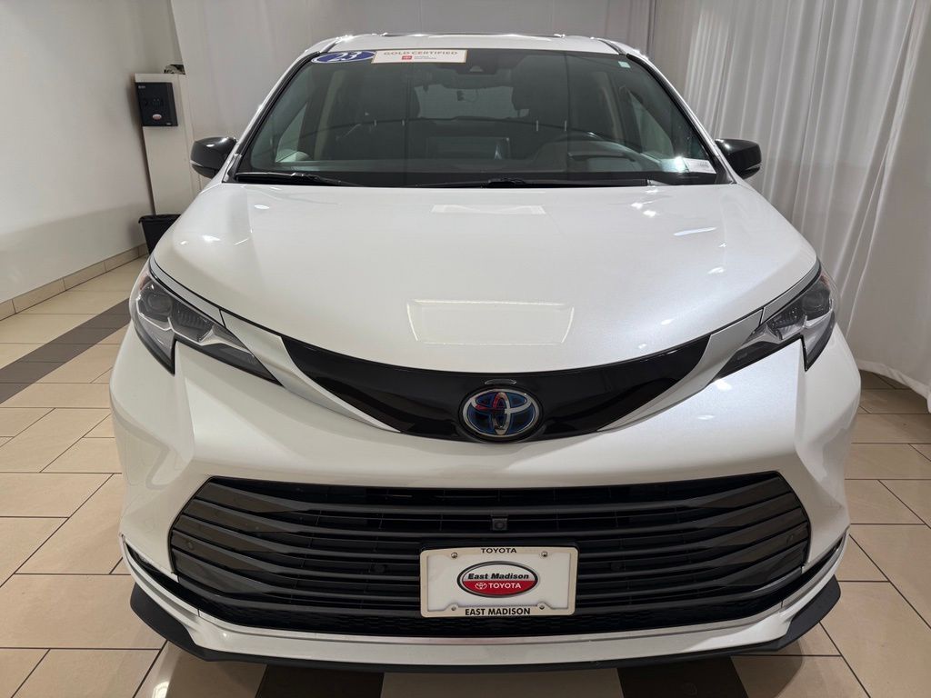 Thumbnail: 2023 Toyota Sienna - 8