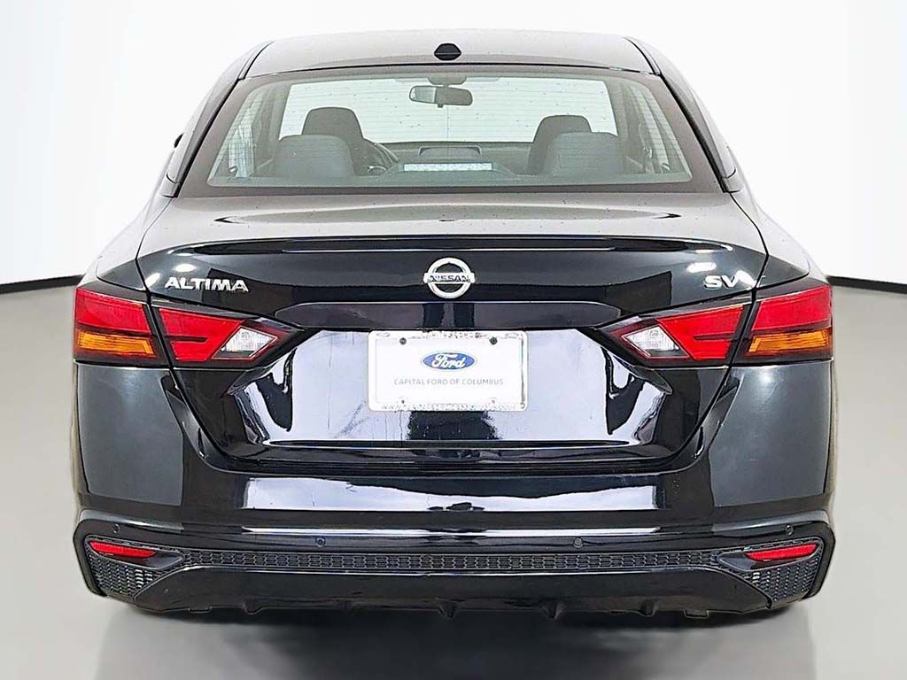 Used 2022 Black Nissan 2.5 SV image 11