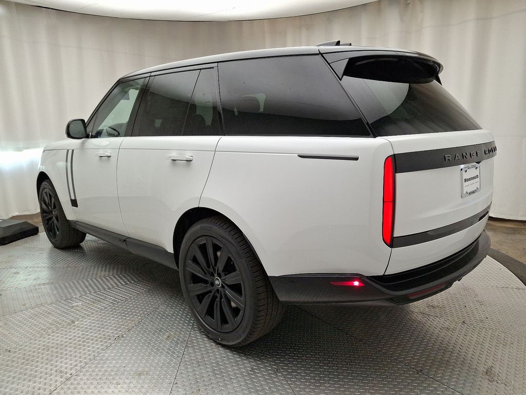 2025 Land Rover Range Rover SE 4