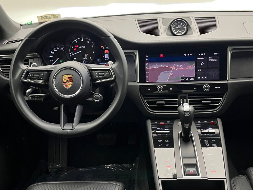 Thumbnail: 2022 Porsche Macan - 31