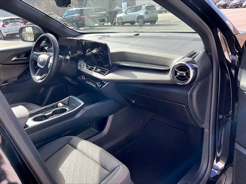 2025 Chevrolet Equinox — photo 14