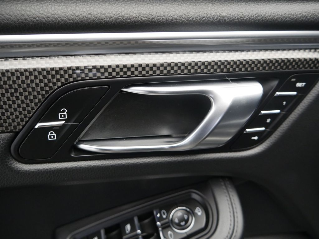 Thumbnail: 2023 Porsche Macan - 18