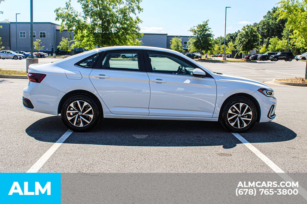 Used 2025 White Volkswagen 1.5T S image 7