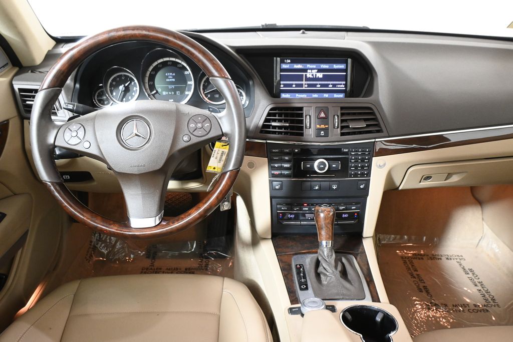 Thumbnail: 2010 Mercedes-Benz E-Class - 16