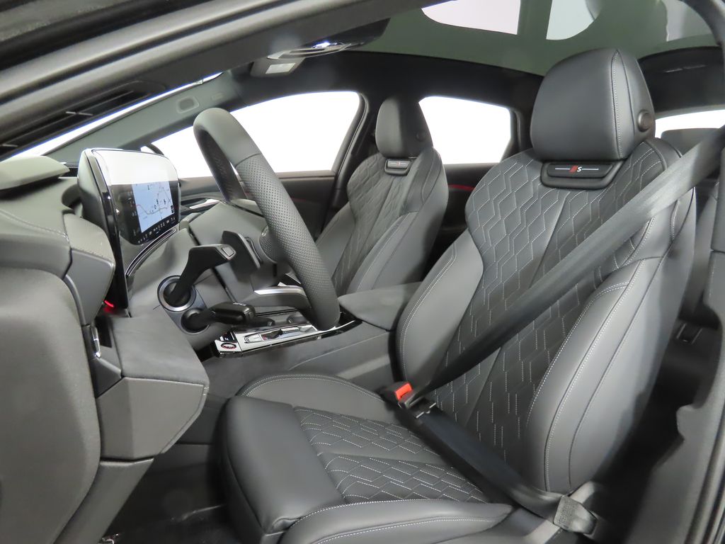 Thumbnail: 2025 Audi e-tron S - 26