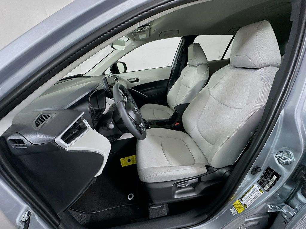 Thumbnail: 2025 Toyota Corolla Cross - 21