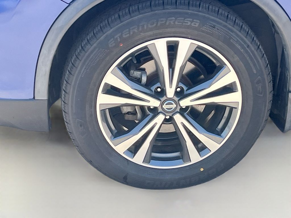 Used 2017 Blue Nissan SL image 30
