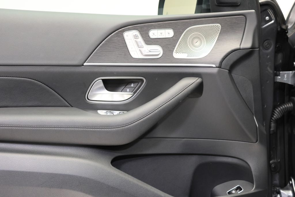 Thumbnail: 2026 Mercedes-Benz GLE - 32