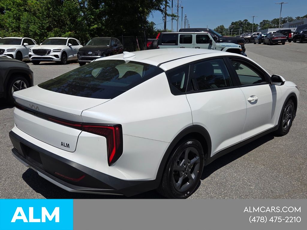 Used 2025 White Kia LXS image 14