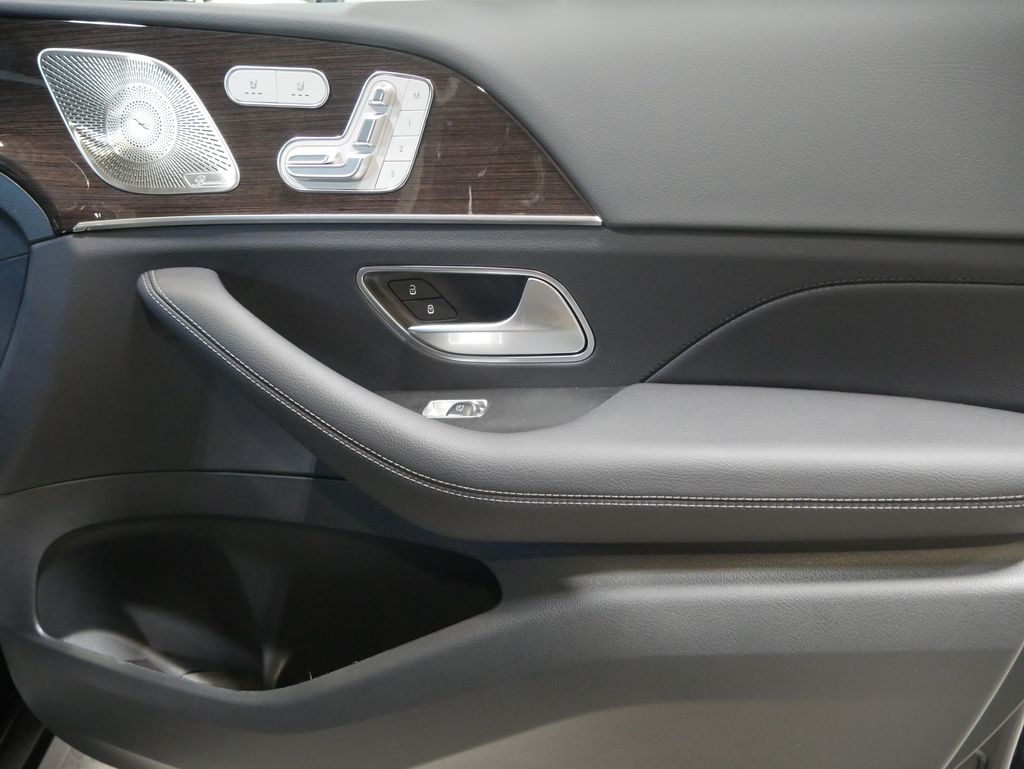 Thumbnail: 2026 Mercedes-Benz GLE - 28