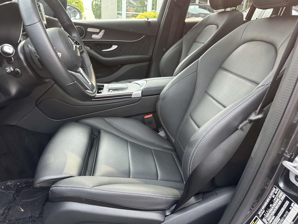 2022 Mercedes-Benz GLC 300 24