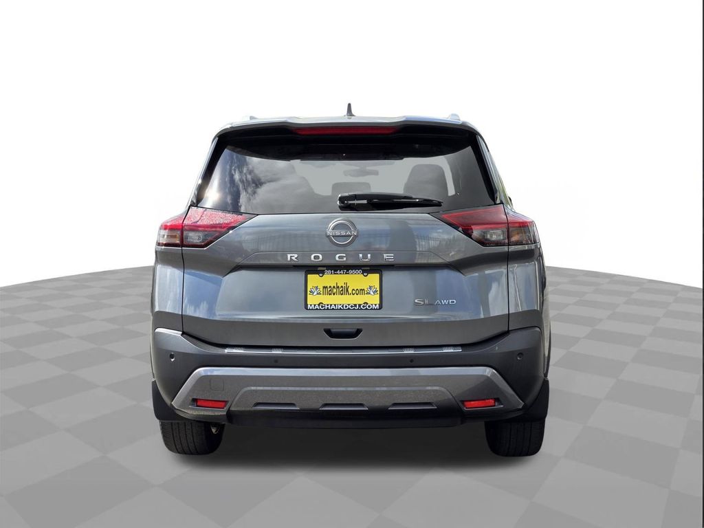 2023 Nissan Rogue SL - 4