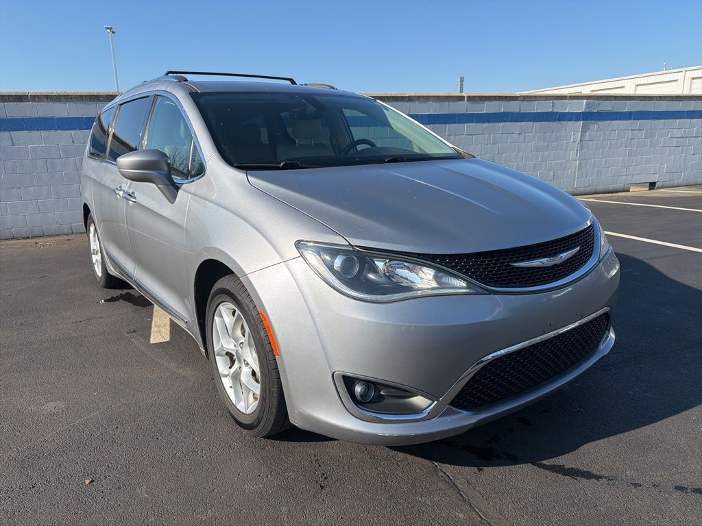 Thumbnail: 2018 Chrysler Pacifica - 7