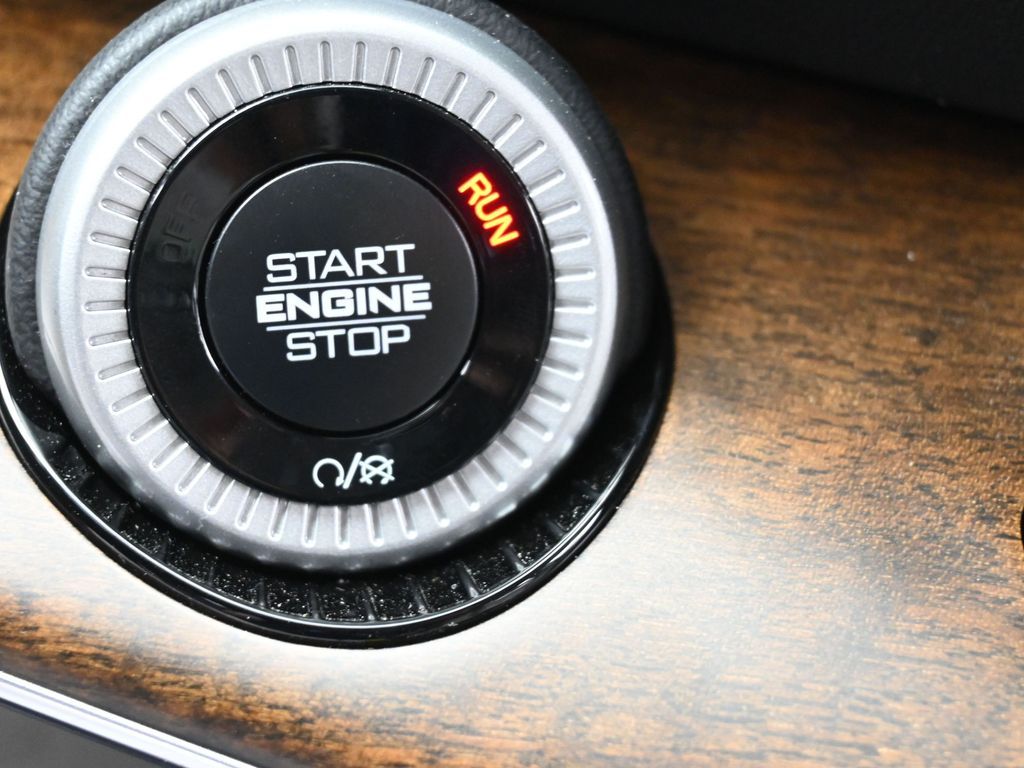 Used 2024 Diamond Black Crystal Pearlcoat Jeep Base image 33