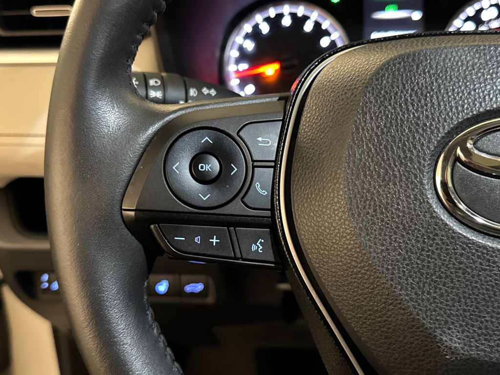 Certified Used 2020 White Toyota XLE Premium image 21