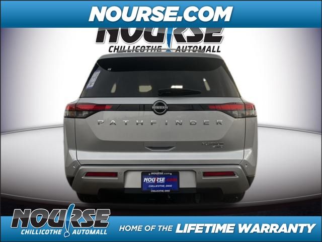 2024 Nissan Pathfinder Platinum photo