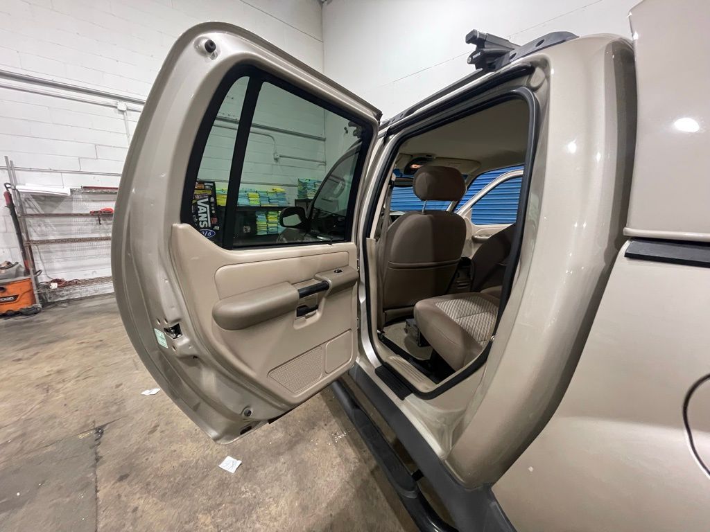 2004 Ford Explorer Sport Trac XLT - Photo 22