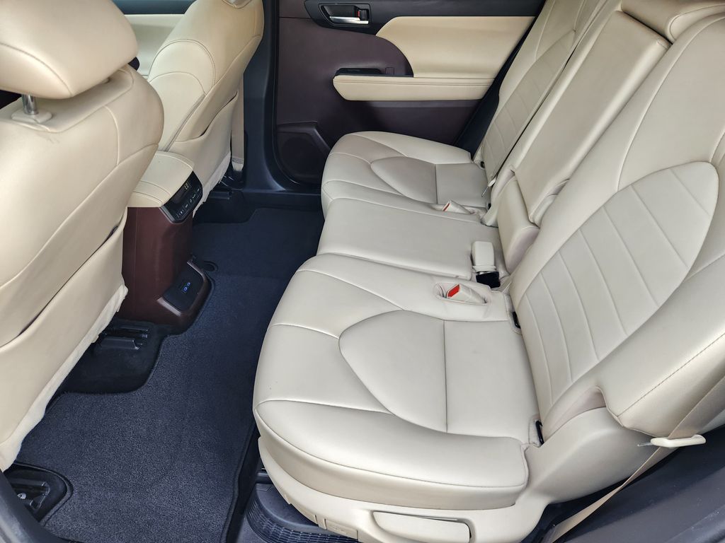 2022 Toyota Highlander Hybrid XLE Beige at Toyota of Victoria