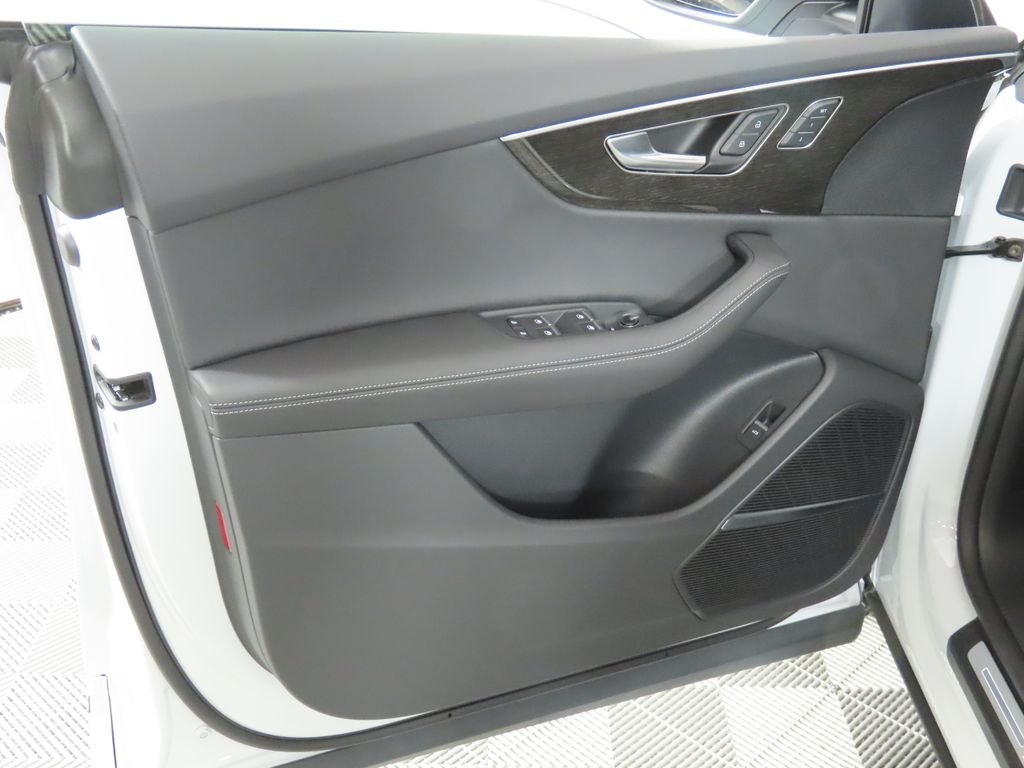 Thumbnail: 2026 Audi Q8 - 29