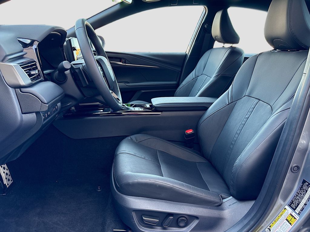 Thumbnail: 2025 Toyota Camry - 18