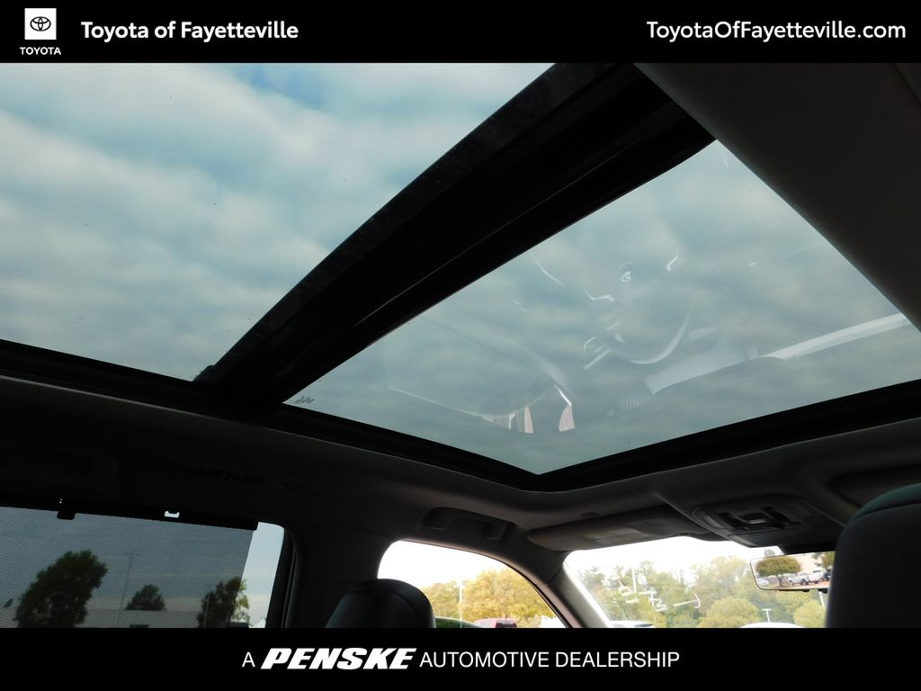 Thumbnail: 2021 Toyota Highlander - 6