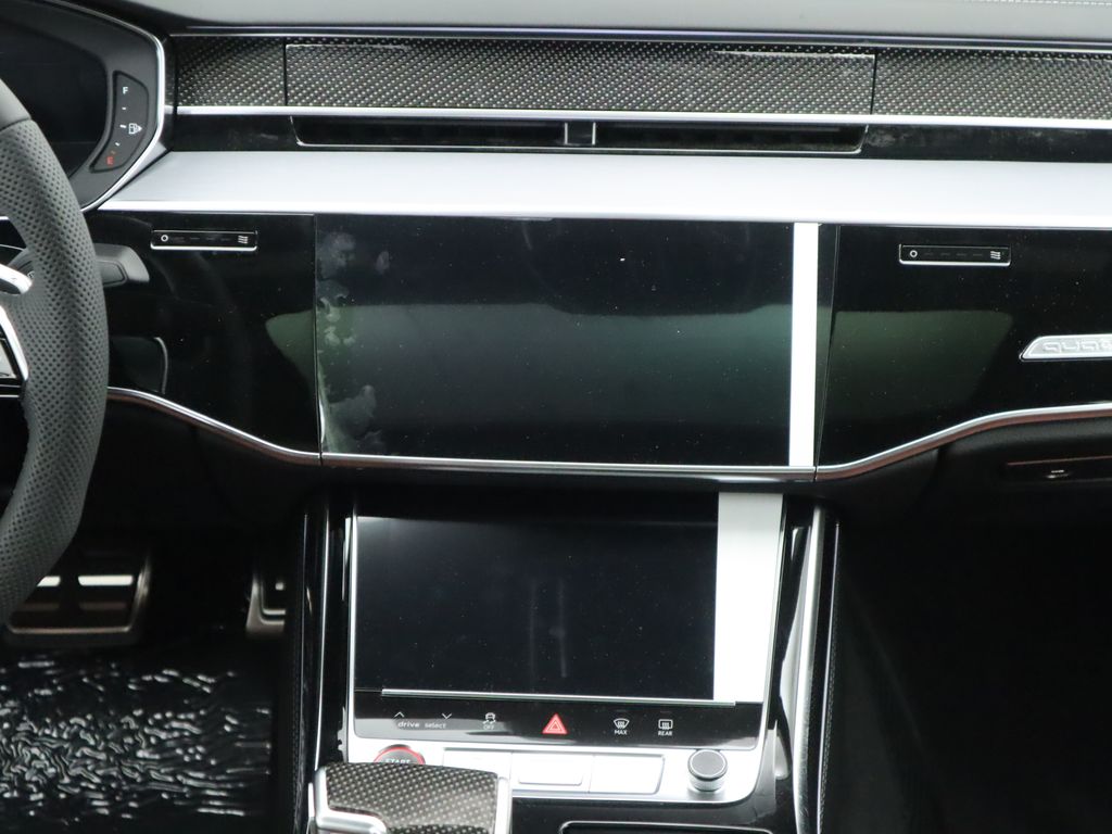 Thumbnail: 2025 Audi S8 - 15
