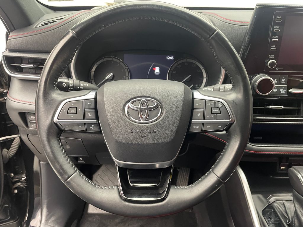 Thumbnail: 2021 Toyota Highlander - 21