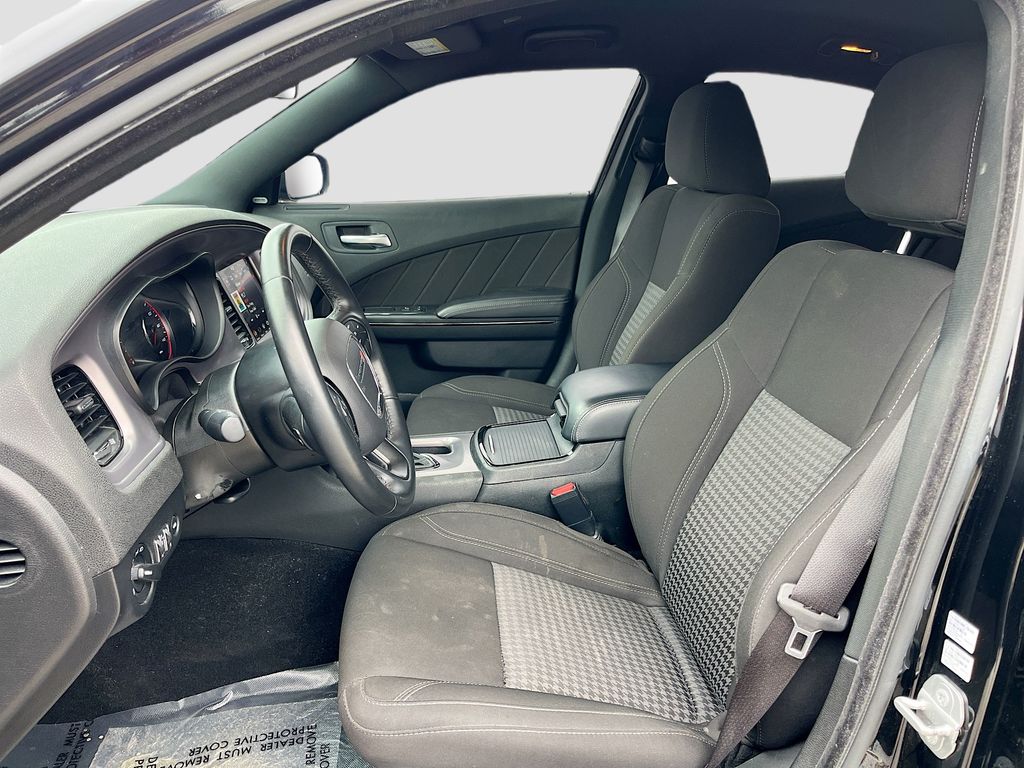Used 2023 Black Dodge SXT image 20