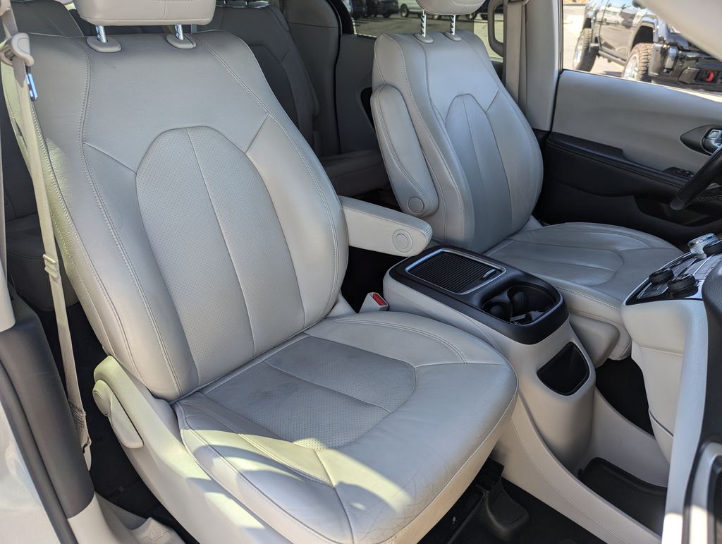 2021 Chrysler Pacifica Touring L 37