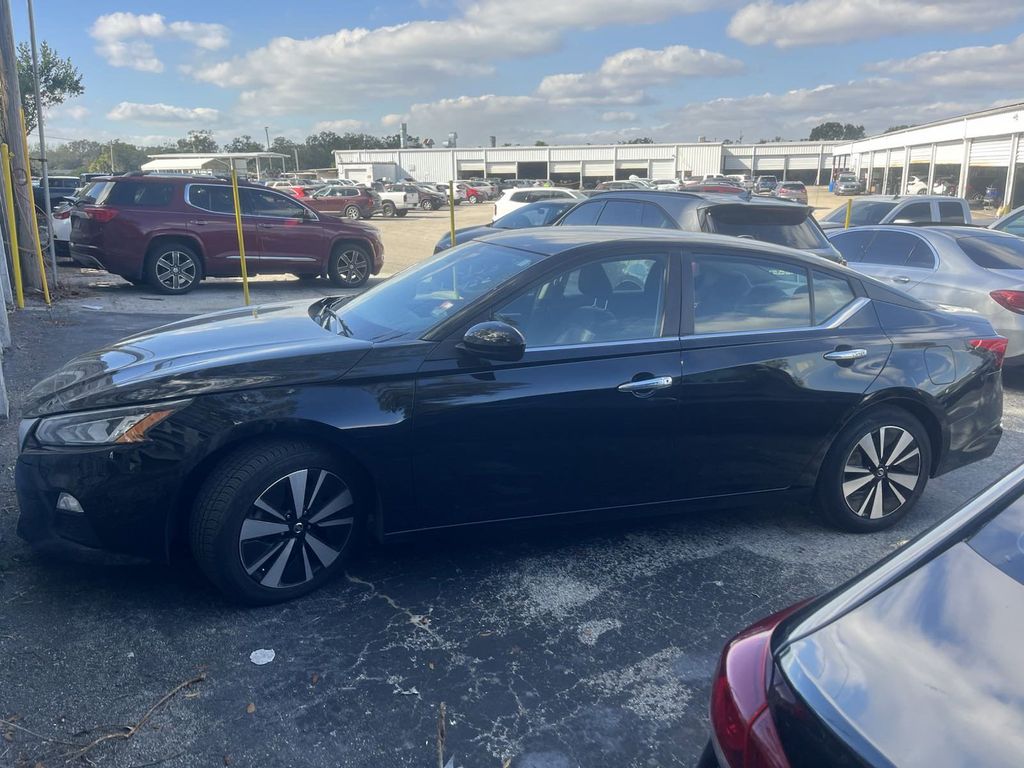 2022 Nissan Altima 2.5 SV 4