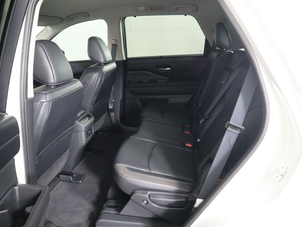 Thumbnail: 2024 Nissan Pathfinder - 21